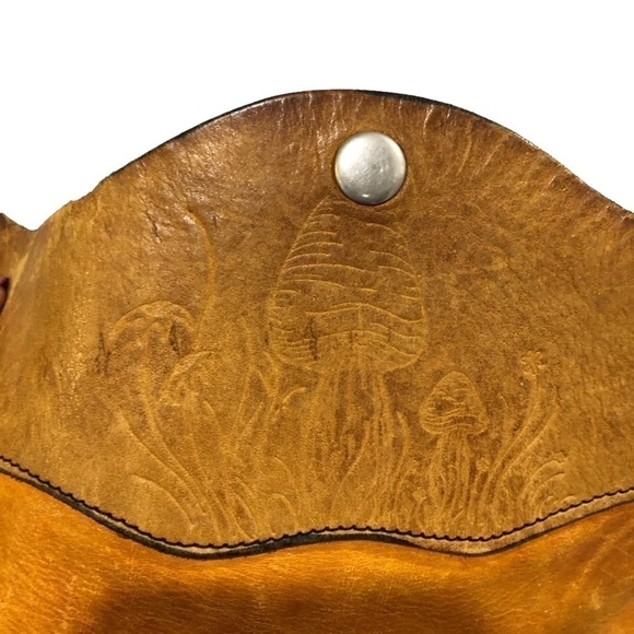 Vintage, possibly hand made,rustic tooled leather pouch with shoulder strap. - Picture 3 of 11